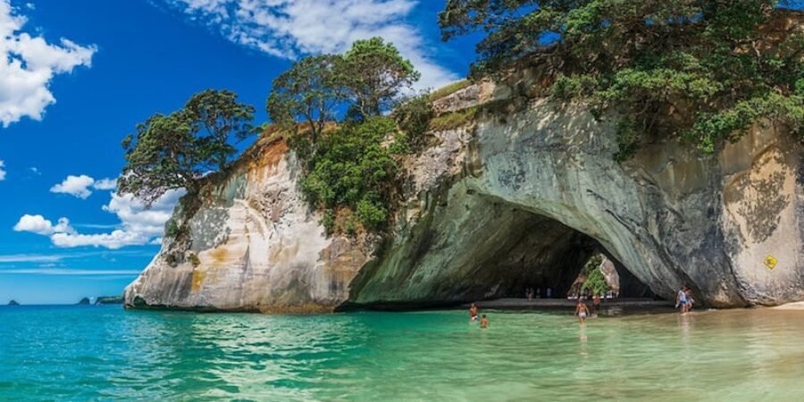 Cathedral Cove, entra no filme As Crônicas de Nárnia Cathedral Cove, entra no filme As Crônicas de Nárnia