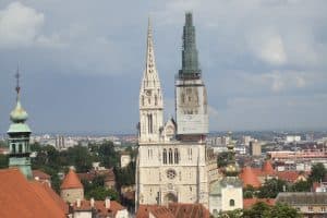Cidade de Zagreb da Torre de Lotrscak
