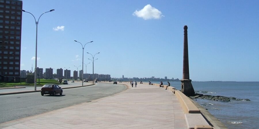 Montevidéu Rambla e Farol de Punta Brava