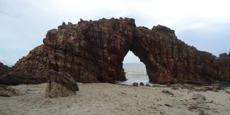 Jericoacoara Pedra Furada um cartão-postal Jericoacoara Pedra Furada um cartão-postal