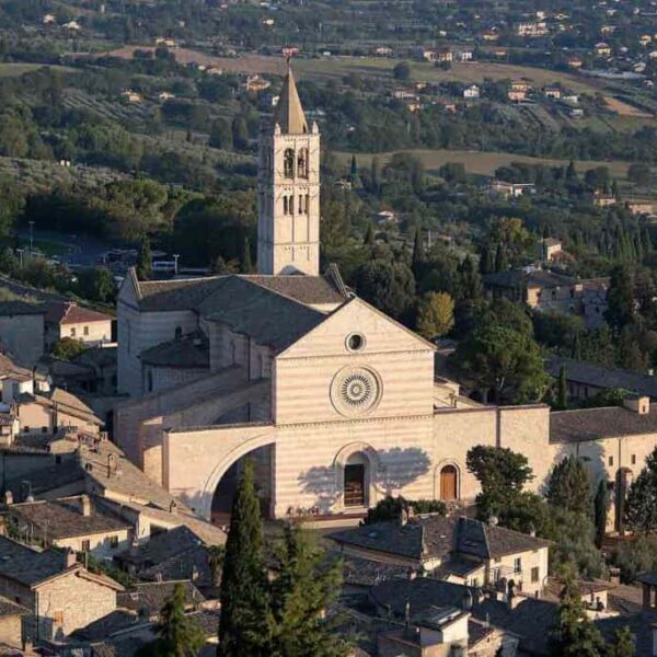 assisi basilica di santa chiara <a href="https://commons.wik