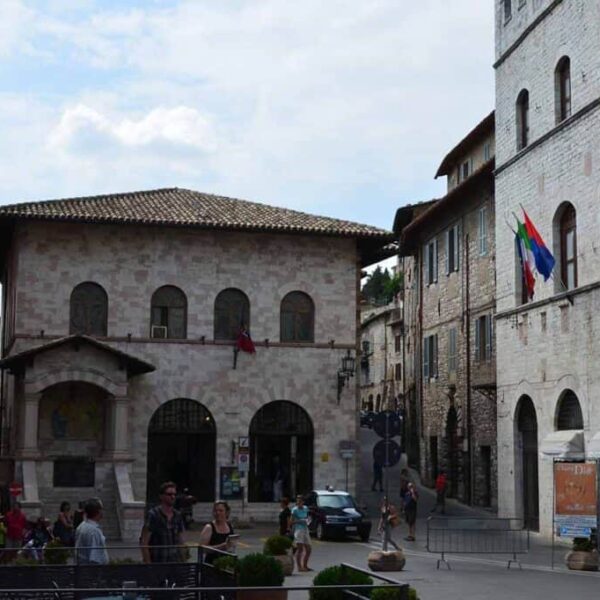 Assisi - Piazza del Comune - Foto: Richard Mortel