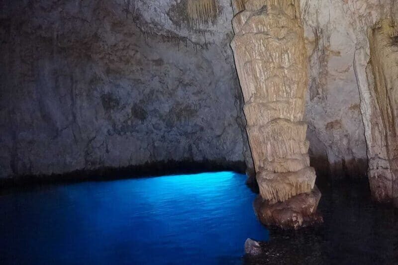 Costa Amalfitana - Grotta dello Smeraldo - Foto: Derbrauni