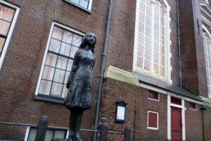 Amsterdam - Estatua Anne Frank - Foto: sarowen