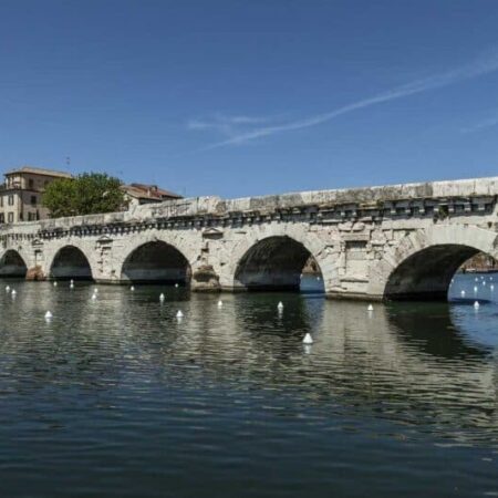 Rimini Centro Histórico e o Arco de Augusto Rimini Centro Histórico e o Arco de Augusto