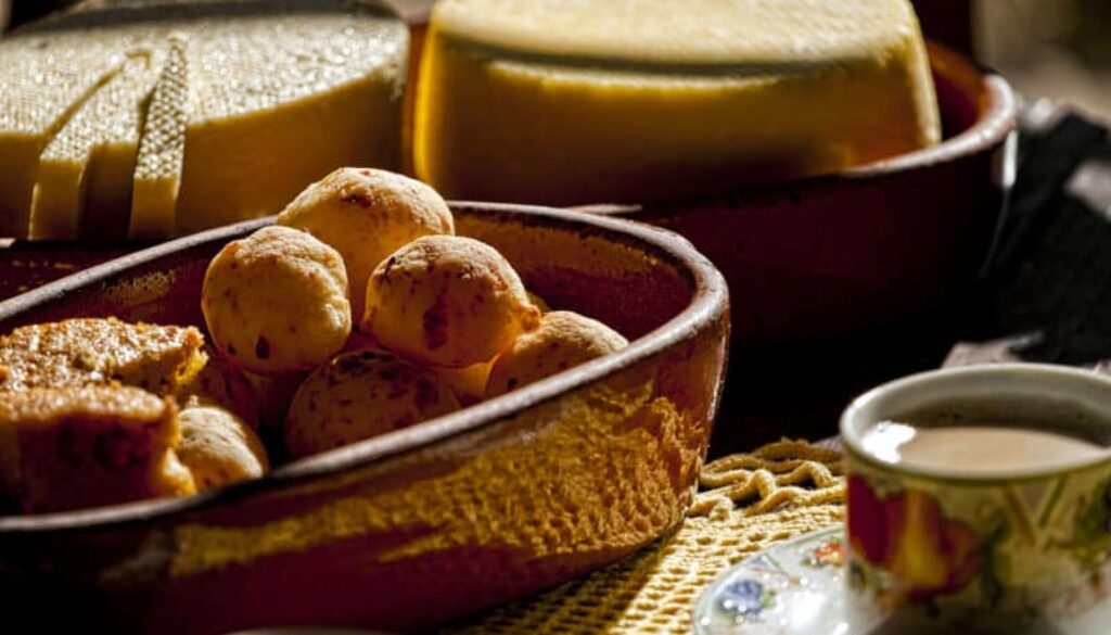 cafe da manha com pao de queijo foto jonathan wilkins