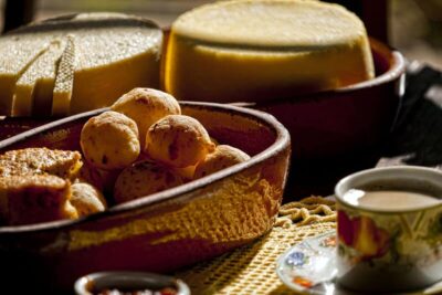 cafe da manha com pao de queijo foto jonathan wilkins