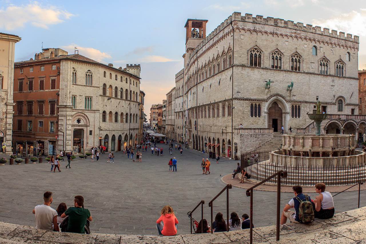 perugia palazzo dei priori foto free license 01