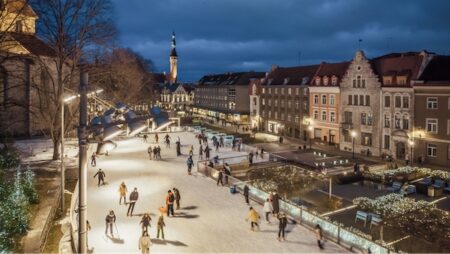 visit estonia 3 tallinn old town uisupark ice rink kaupokalda 2021 dji 0405(1).1732266268