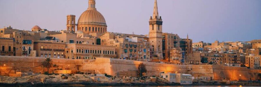 Turistas e atletas na Maratona de Malta