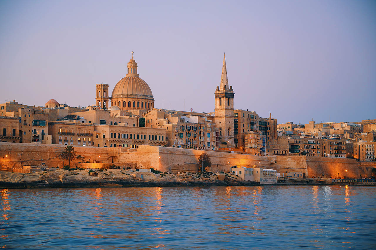 Turistas e atletas na Maratona de Malta