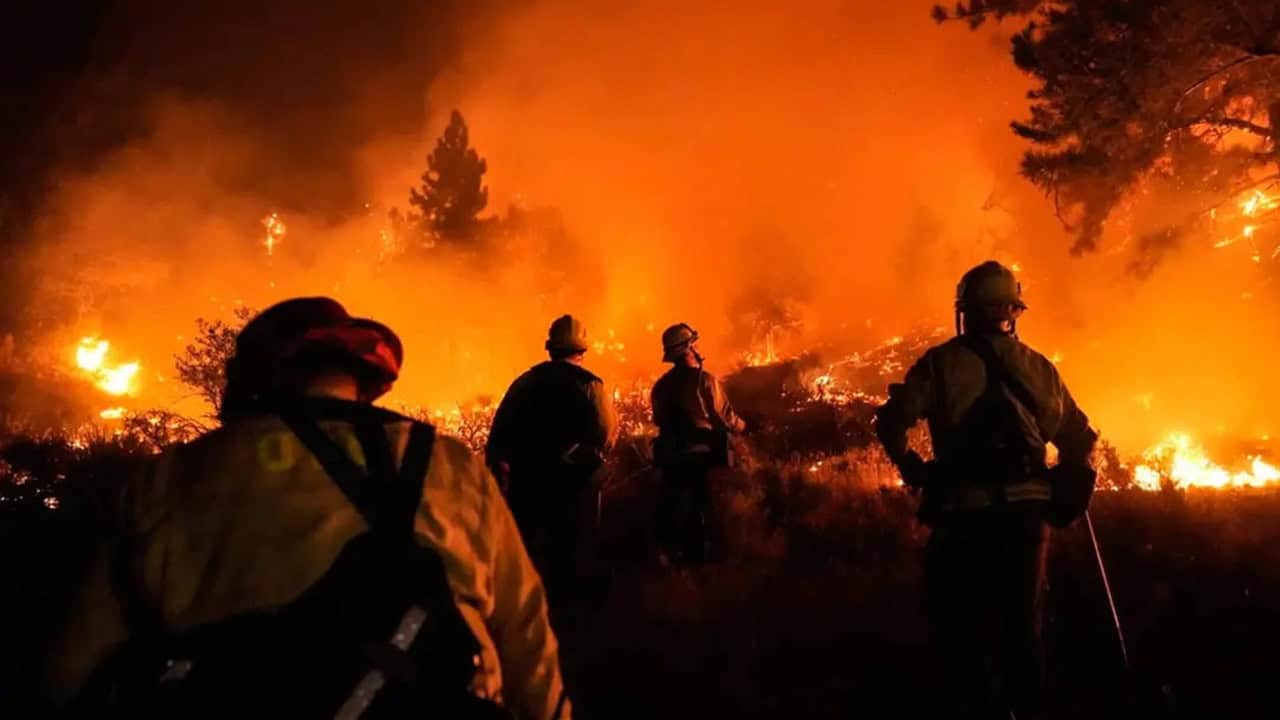 los angeles wildfire credits fmt (ap pic)