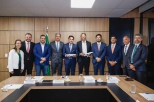executivos da latam e autoridades em anúncio da rota recife petrolina em brasília (crédito eduardo oliveira ascom mpor)