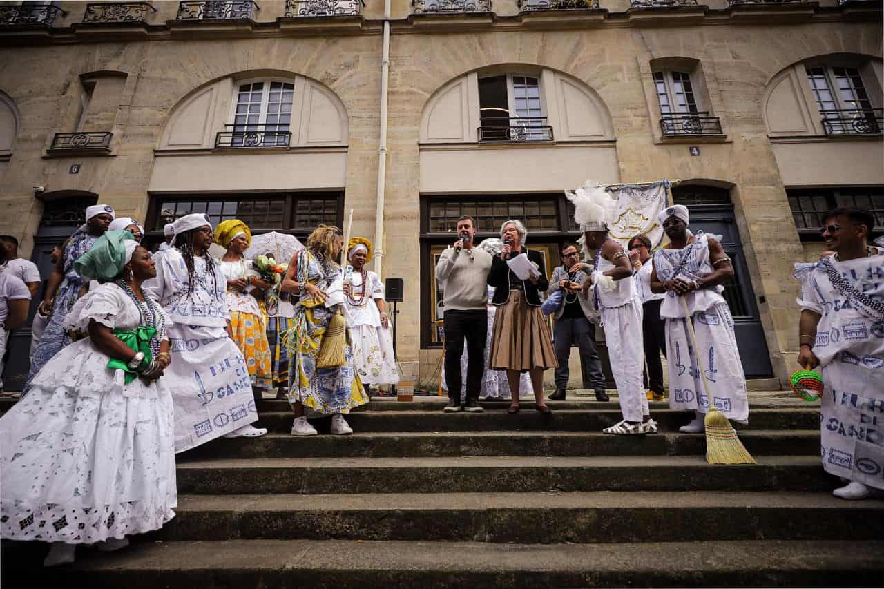 marcelo freixo, presidente da embratur, participa de cerimônia de lavagem de escadarias do local onde ocorreu a galeria visit brasil em paris (foto renato vazembratur)