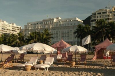 havaianas e copacabana palace inauguram experiência nas areias de copacabana no rio de janeiro