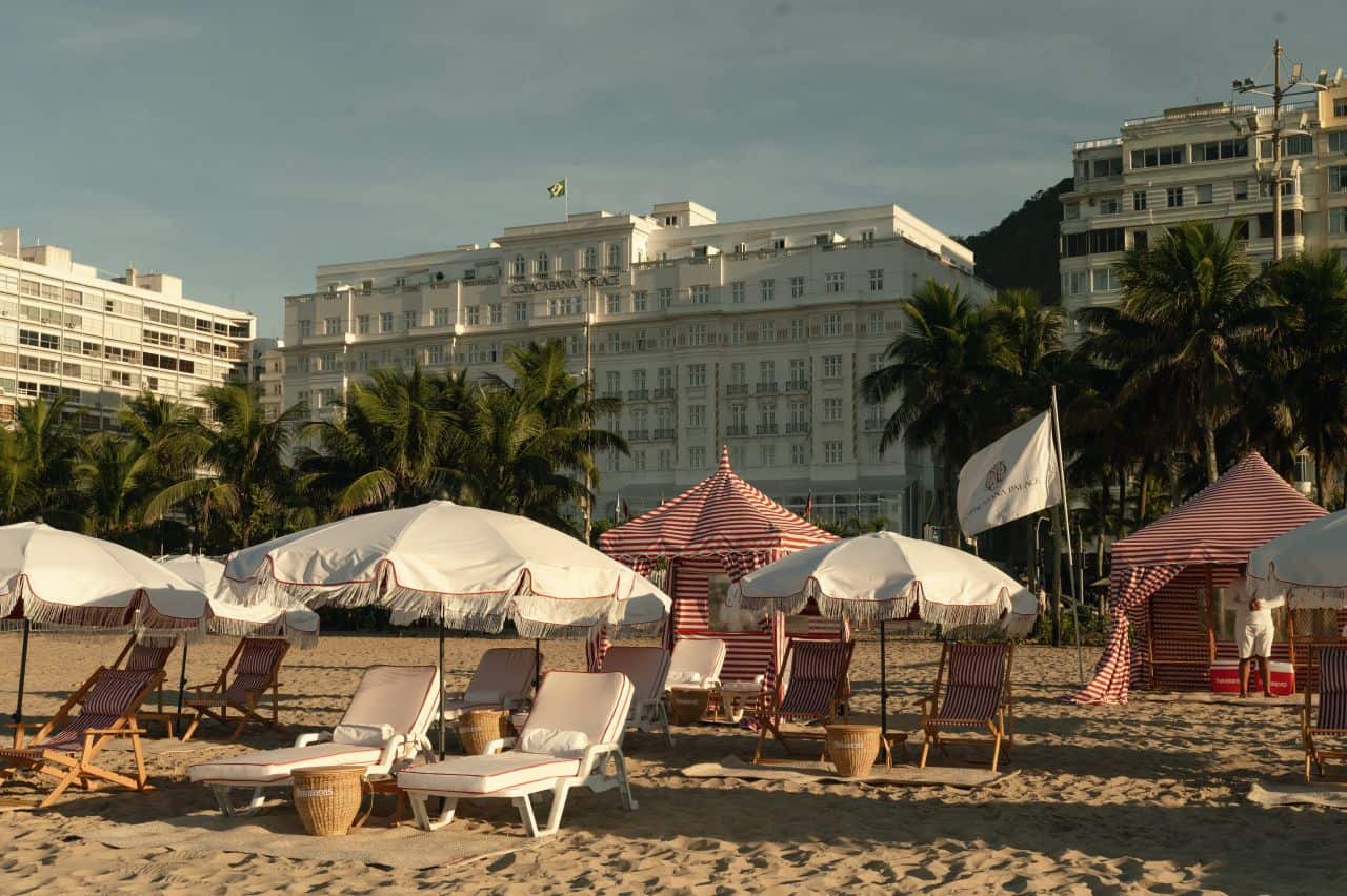 Havaianas e Copacabana Palace inauguram experiência nas areias de Copacabana no Rio de Janeiro havaianas e copacabana palace inauguram experiência nas areias de copacabana no rio de janeiro