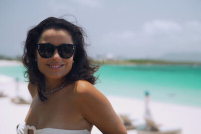 a apresentadora daniela filomeno leva os espectadores a um tour cheio de alma pela ilha caribenha de anguilla (foto reproduçãocnn brasil)