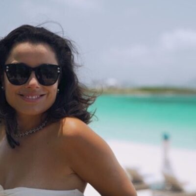 a apresentadora daniela filomeno leva os espectadores a um tour cheio de alma pela ilha caribenha de anguilla (foto reproduçãocnn brasil)
