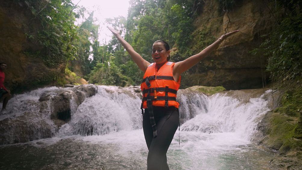 daniela filomeno dedica o primeiro episódio da nova temporada a um tour cheio de alma pela jamaica (foto reproduçãocnn brasil)
