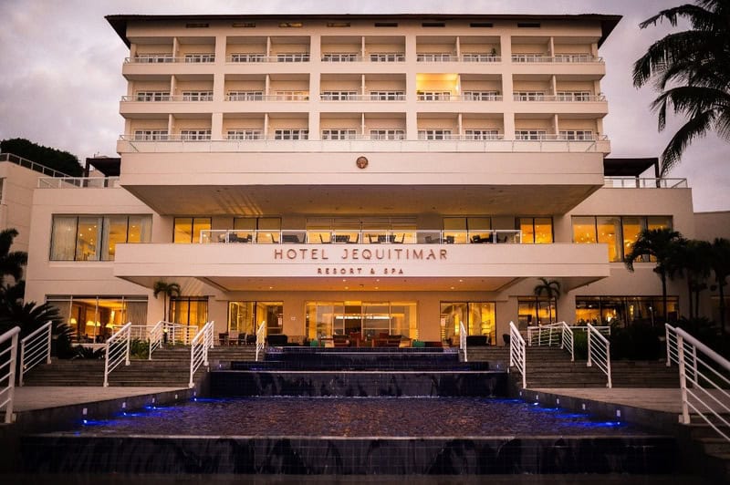 hotel jequitimar traz programação intensa de música de qualidade, exposição interativa e muito mais no o único hotel pé na areia do litoral paulista. foto divulgação