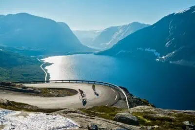 Uma viagem pela Noruega 🚗⛰️🚴‍♀️