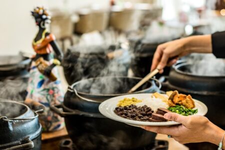 Feijoada com Samba de Raiz Feijoada com Samba de Raiz