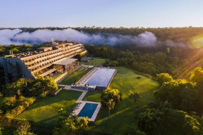 vista aérea do gran meliá iguazu, localizado dentro do parque nacional do iguaçu, na argentina crédito meliá
