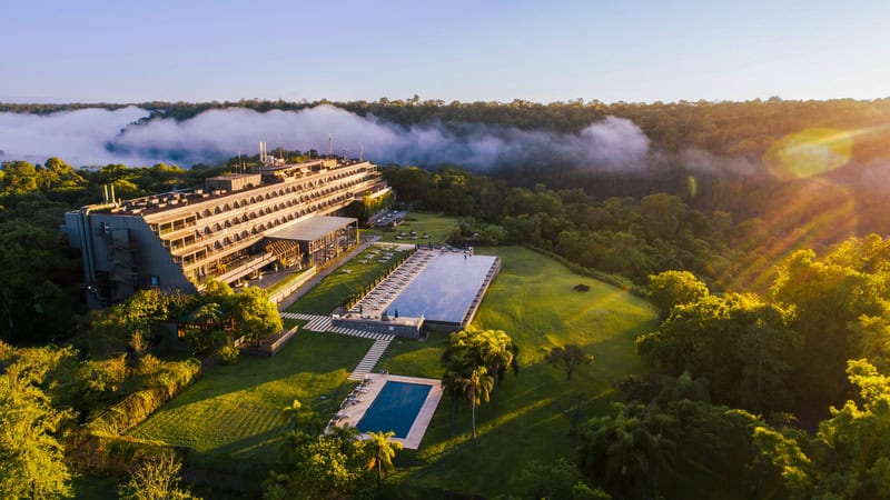 vista aérea do gran meliá iguazu, localizado dentro do parque nacional do iguaçu, na argentina crédito meliá