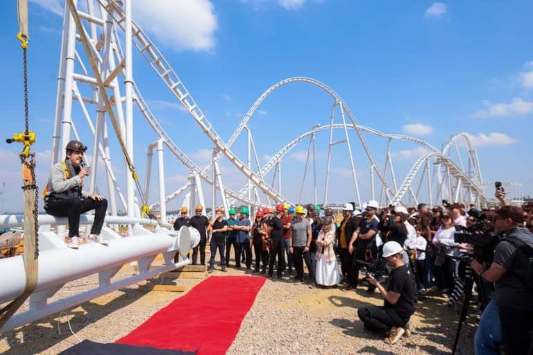 cacau park finaliza montagem da estrutura da maior e mais rápida montanha russa da américa latina