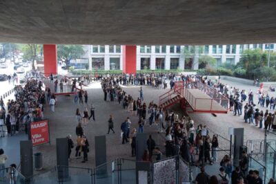 fila de visitantes no vão livre do masp na terça feira de gratuidade, 19 de agosto de 2025 foto mariana castro