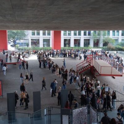 fila de visitantes no vão livre do masp na terça feira de gratuidade, 19 de agosto de 2025 foto mariana castro