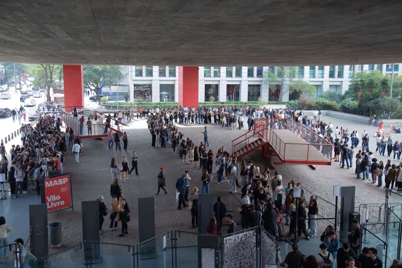fila de visitantes no vão livre do masp na terça feira de gratuidade, 19 de agosto de 2025 foto mariana castro