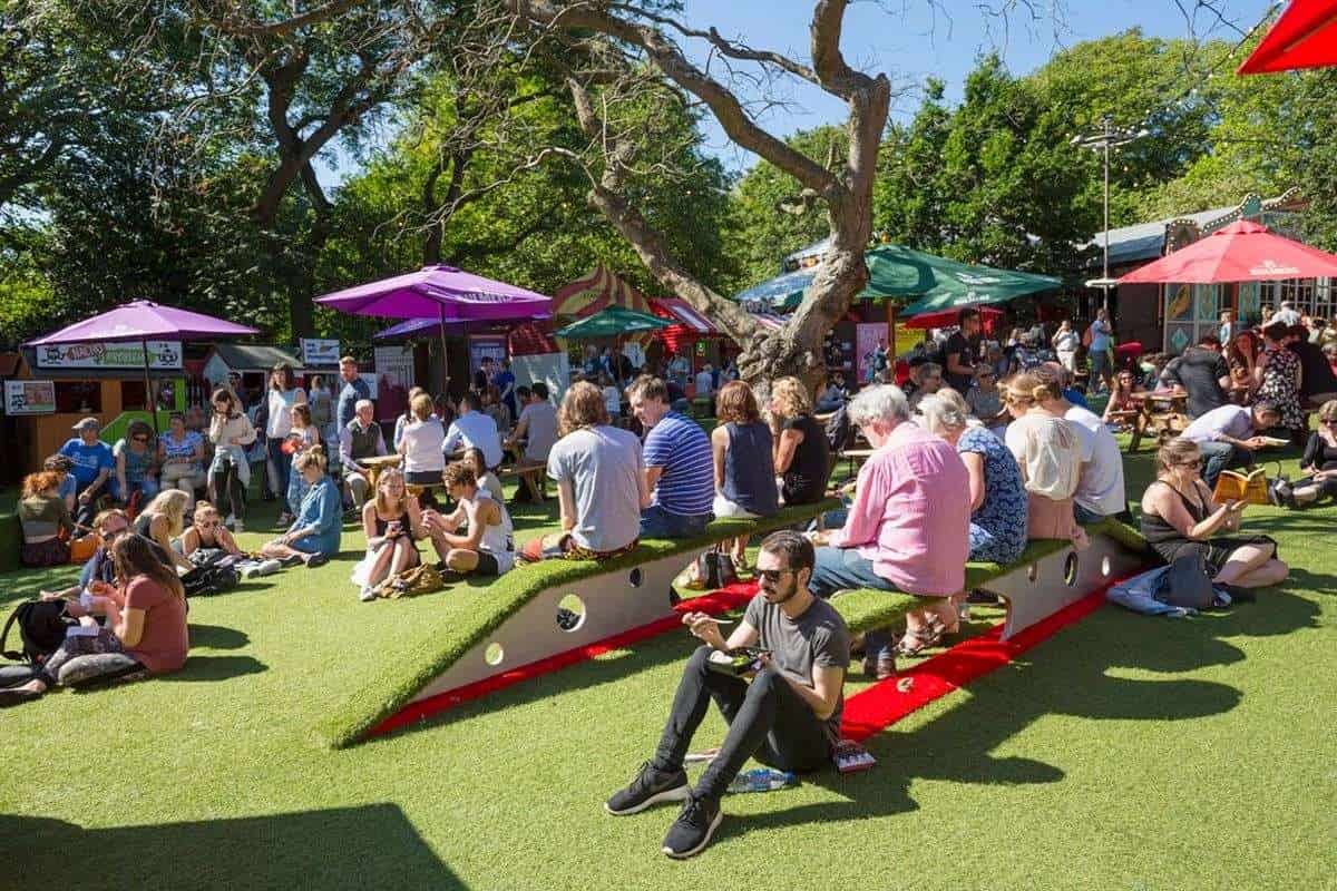 george square in edinburgh during the edinburgh festivals. © visitscotland kenny lam