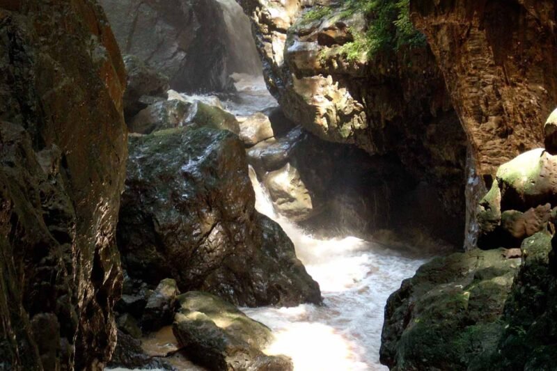 Kunming Jiuxiang Cave - Credits ZAffiro Viagens Kunming Jiuxiang Cave - Credits ZAffiro Viagens