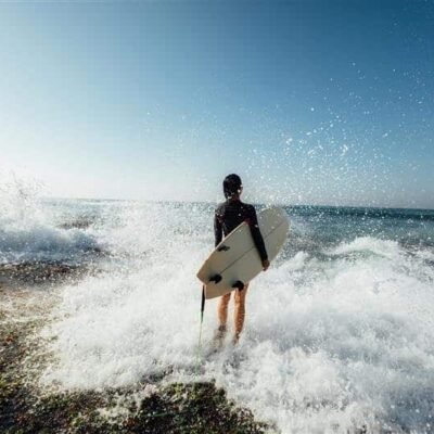 destinos em angola e moçambique entram na rota dos amantes do surfe credits shutterstoc taag