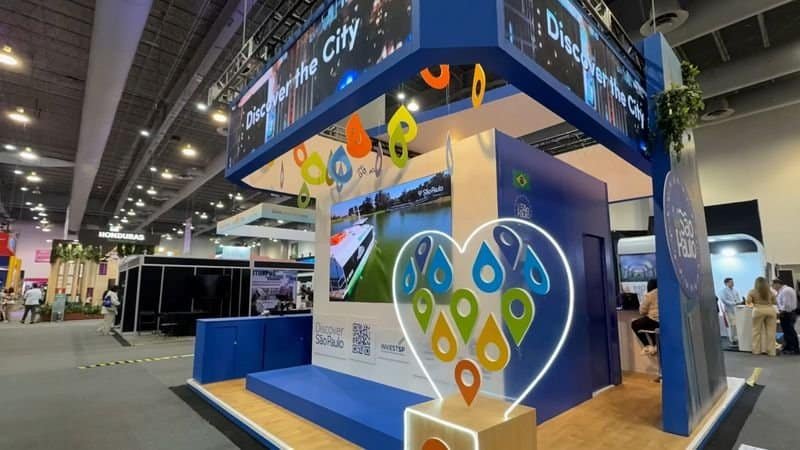 estande da cidade de são paulo durante a ibtm americas, realizada na cidade do méxico, em agosto deste ano foto divulgaçãosmtur