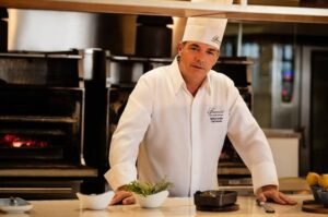 fairmont rio marca presença na expo le cordon bleu com aula show do chef jérôme dardillac