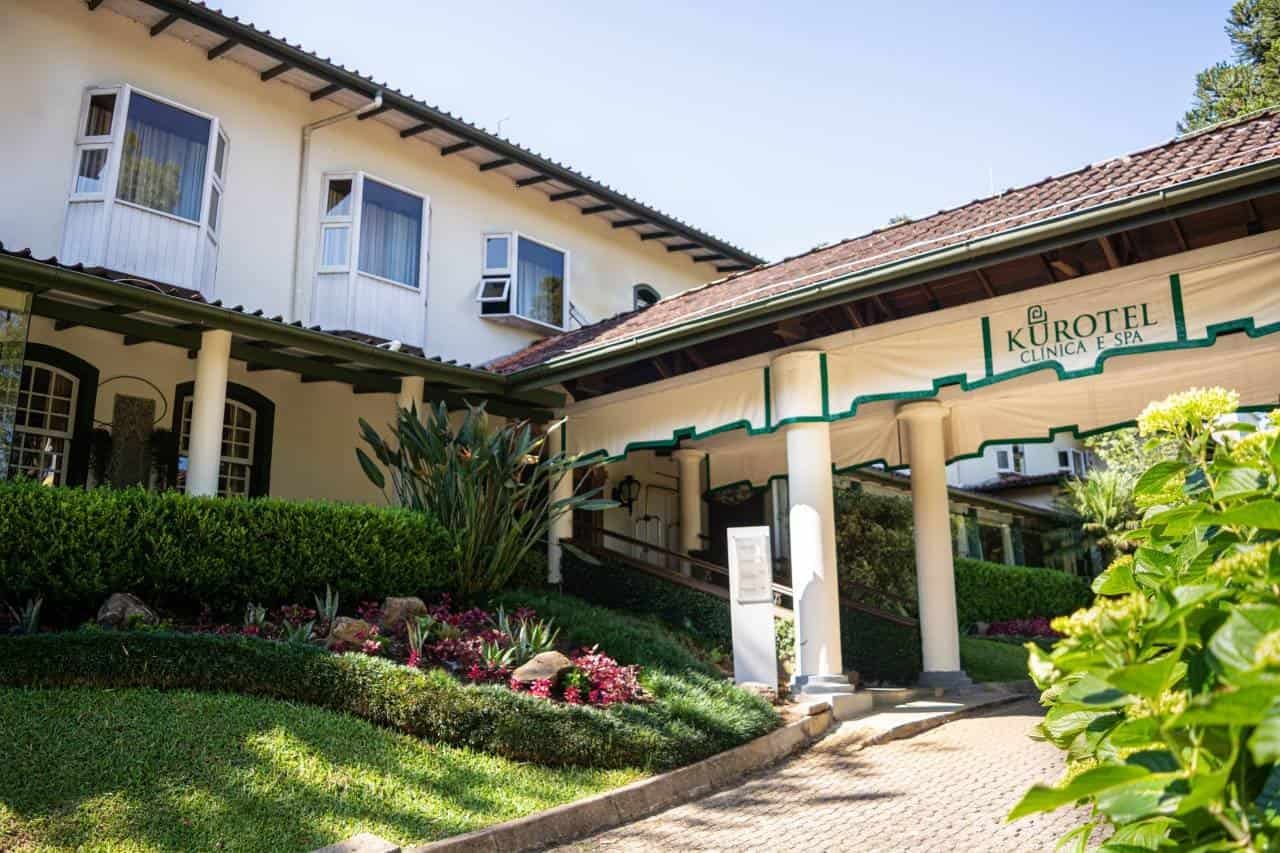Kurotel Clínica e Spa em Gramado, paradisíaco resort de bem-estar com hotel boutique, tratamentos de saúde, spa e ambiente relaxante cercado pela natureza.