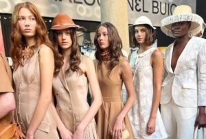 SuoViaggio, moda praia e roupas elegantes para mulheres, tendências de verão, looks sofisticados e estilos urbanos para viagens e eventos ao ar livre.