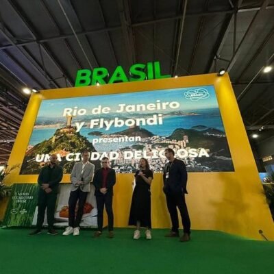 Rio de Janeiro, Brasil, destaque em feira de viagens com apresentação de destinos turísticos e atrações culturais em evento de turismo internacional.