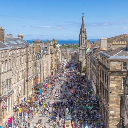 4 – Edinburgh’s Royal Mile during the Fringe. © VisitScotland Kenny Lam.jpg 4 edinburgh's royal mile during the fringe. © visitscotland kenny lam