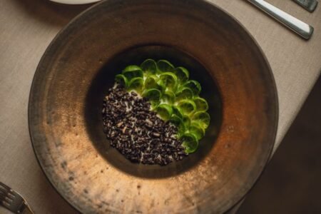 1 arroz negro com raízes italianas e árabes, flavia amad representa a nova geração da gastronomia argentina. foto suzana balbo winery
