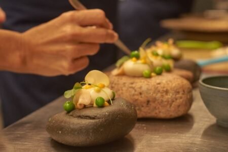 2 chef lidera dois dos restaurantes mais premiados da argentina, ambos recomendados pela guia michelin em 2023 e 2024. foto suzana balbo winery