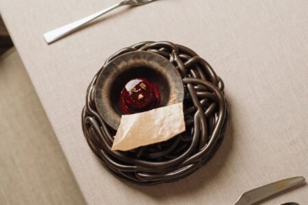 5 a cozinha me toca em um nível mais profundo do que simplesmente preparar comida. É uma forma de expressão, de transformar o cotidiano em memória”, afirma a chef.