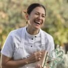 chef flavia amad celebra a conquista da estrela verde do guia michelin concedida ao restaurante osadía de crear, da renomada vinícola suzana balbo winery