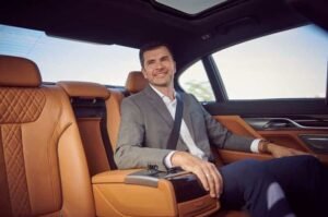 emirates expande serviço exclusivo de motorista particular reprodução emirates