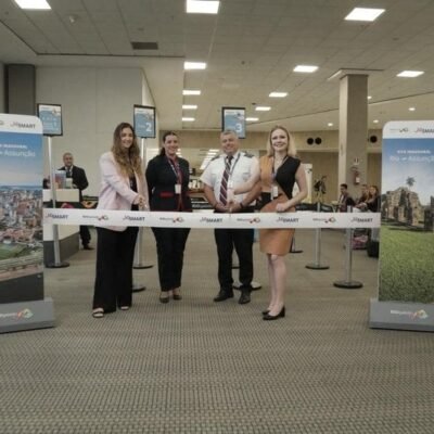 tradicional corte da faixa para inaugurar o voo para assunção no rio (divulgação) tradicional corte da faixa para inaugurar o voo para assunção no rio (divulgação)