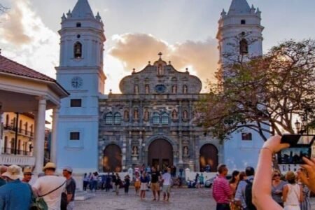 casco antiguo plaza de la catedral independence credits visit panama