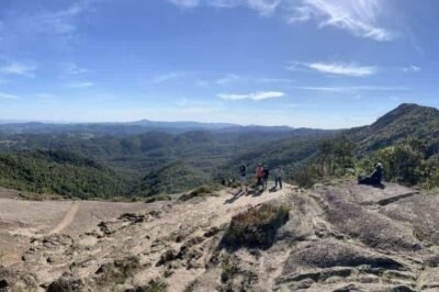 passeio até a pedra redonda proporciona vista deslumbrante e é atração oferecida pela agência explore monte verde