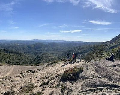 passeio até a pedra redonda proporciona vista deslumbrante e é atração oferecida pela agência explore monte verde passeio até a pedra redonda proporciona vista deslumbrante e é atração oferecida pela agência explore monte verde